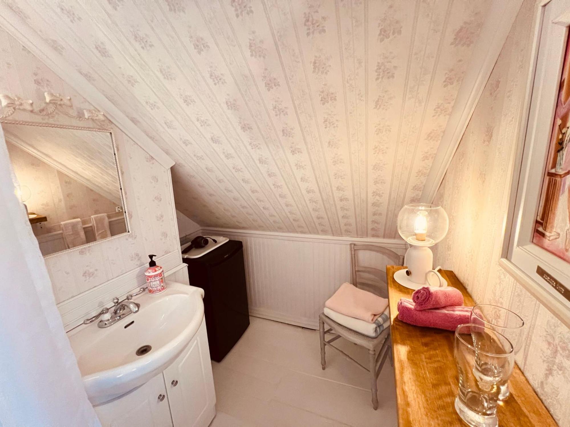 Bed & Cafe Petit Papillon Acomodação com café da manhã Les Bergeronnes Quarto foto