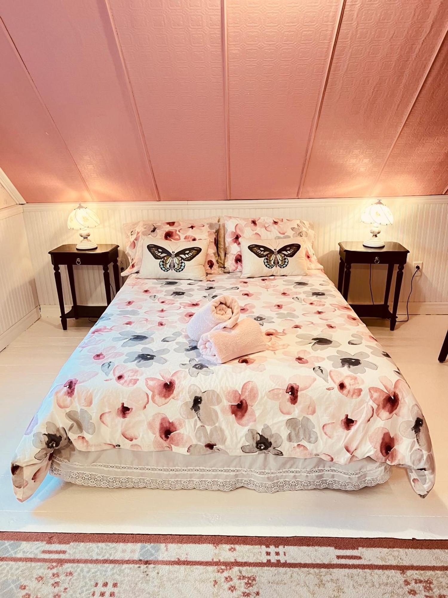 Bed & Cafe Petit Papillon Acomodação com café da manhã Les Bergeronnes Quarto foto